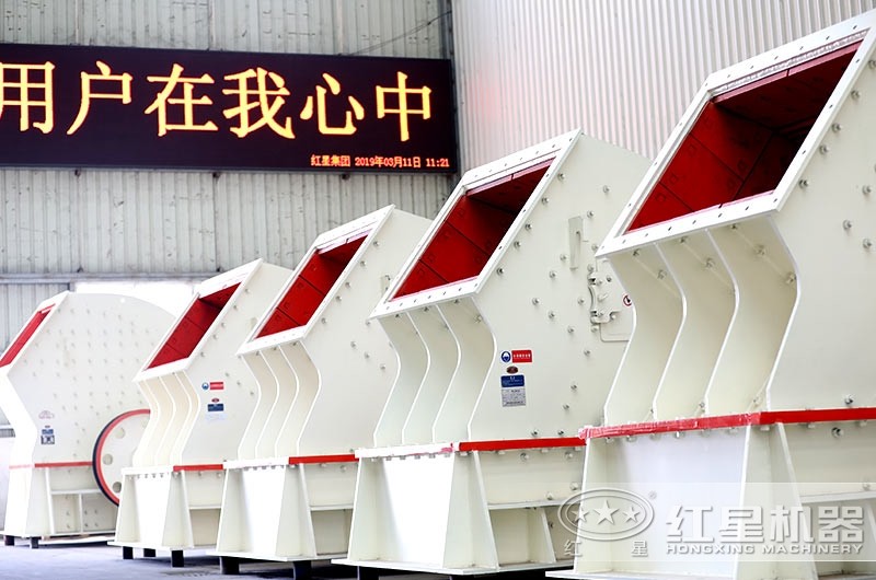 錘式破碎機(jī)車間實(shí)拍圖，多種型號可供挑選